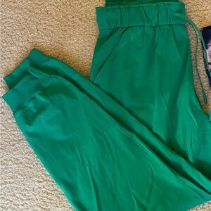 Lululemon joggers nwot (sz 10)